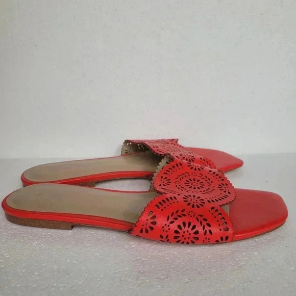Ann Taylor red perforated slides size 8 - Picture 2 of 6